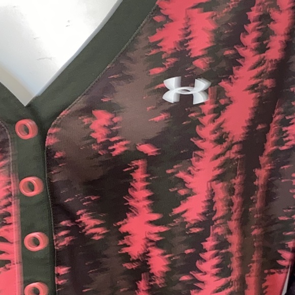 Under Armour Pink & Brown Real Tree Camouflage / Camo V Neck Pull On Top / Shirt - Picture 2 of 9
